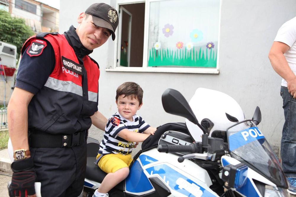 Ils se déguisent en super-héros pour redonner le sourire aux enfants hospitalisés | So Busy Girls