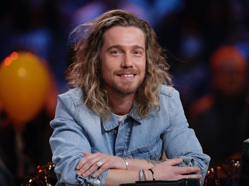 "Un cauchemar auditif" : Julien Doré attaqué de toutes parts après la diffusion de sa reprise de Lolita dans Danse avec les stars | So Busy Girls