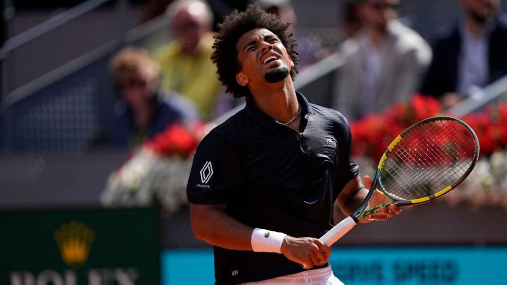 Arthur Fils abandonne à Rome : pourquoi cette alerte à la hanche inquiète avant Roland-Garros | So Busy Girls