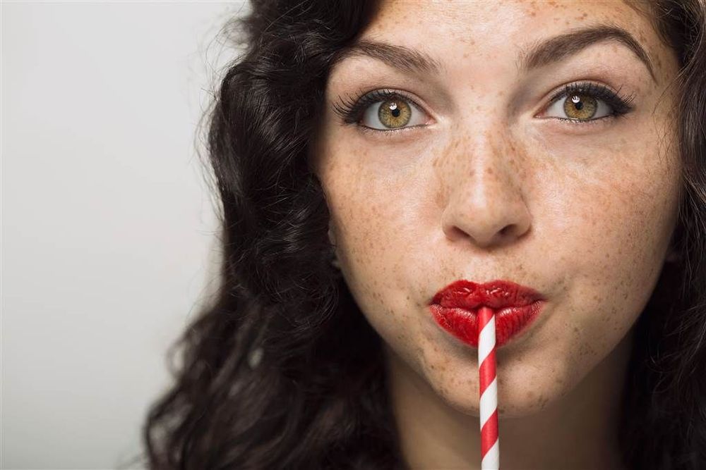 Pourquoi vous devez absolument arrêter de boire à la paille | So Busy Girls