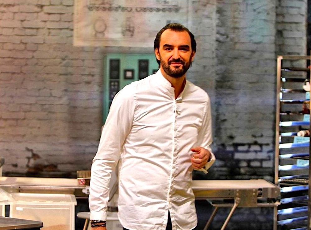 Pendant le confinement, Cyril Lignac offre des cours de cuisine chaque jour | So Busy Girls