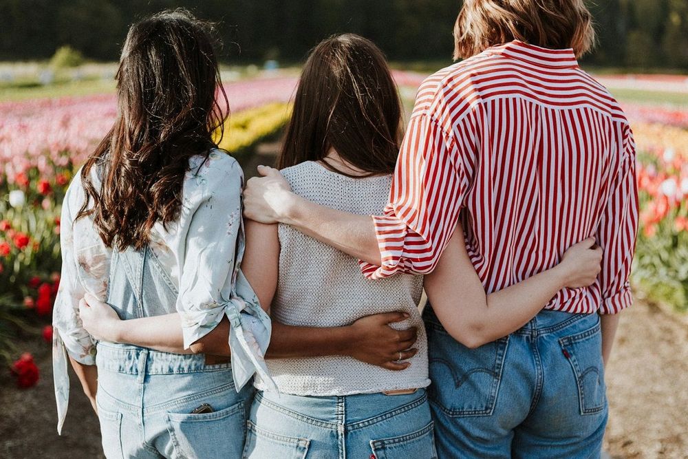 3 comportements qui nous rendent plus appréciés des autres et que vous devriez adopter tous les jours | So Busy Girls