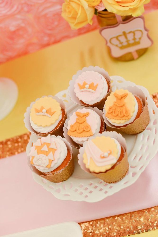 Cette décoration d'anniversaire La Belle et La Bête est tellement réussie que vous voudrez la même | So Busy Girls