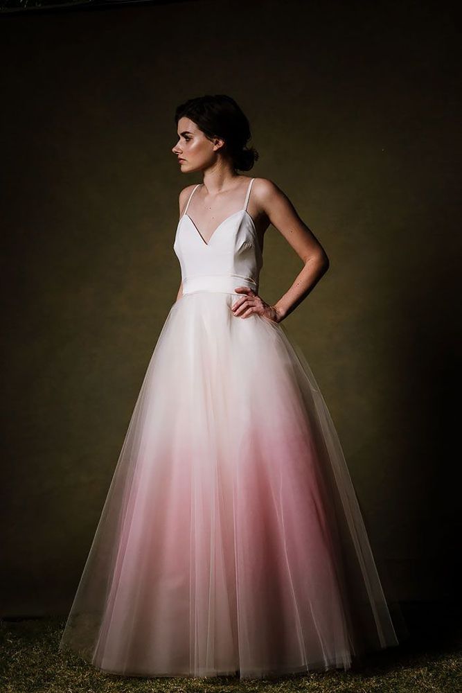 Ces robes de mariée tie and dye vont vous donner envie de vous marier en couleurs | So Busy Girls