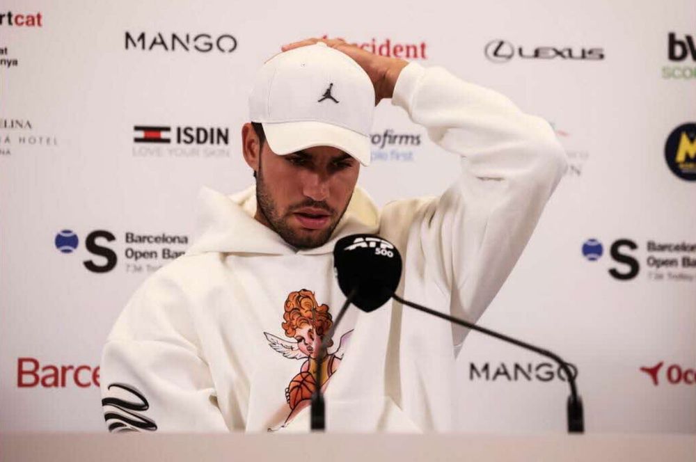 Carlos Alcaraz avec une attelle au poignet : cette apparition qui fait craindre le pire avant Roland-Garros | So Busy Girls