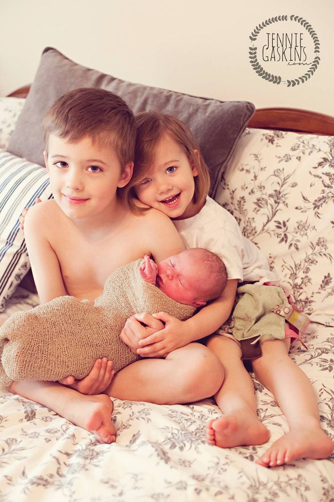 Voilà comment ces 20 couples ont choisi d'annoncer la naissance de leur bébé ! | So Busy Girls