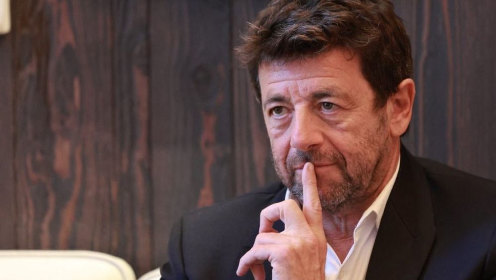 2004, une suite d’hôtel, une porte bloquée : ce témoignage glaçant sur Patrick Bruel qui refait surface | So Busy Girls