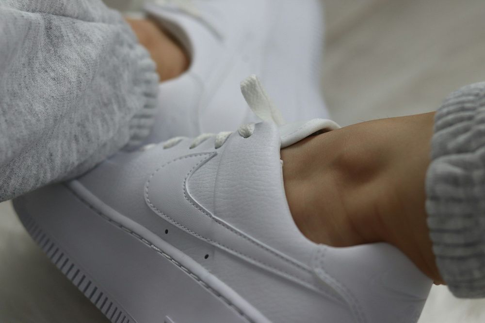 Baskets blanches : l'astuce infaillible pour les nettoyer et les garder éclatantes | So Busy Girls