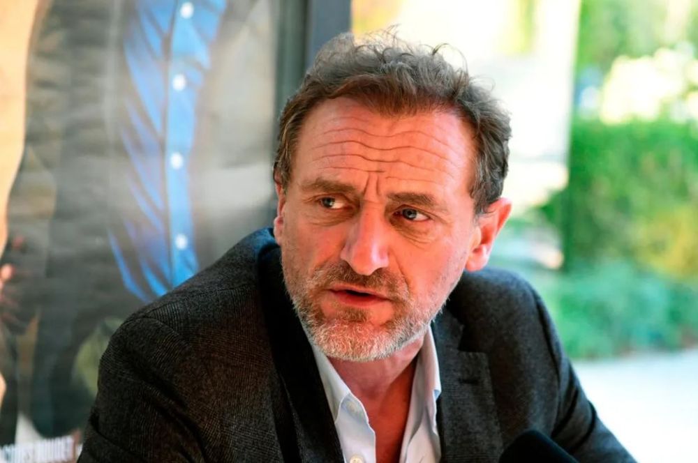 La vidéo de Jean-Paul Rouve en larmes à l’Élysée fait le tour des réseaux : son geste envers Emmanuel Macron intrigue | So Busy Girls