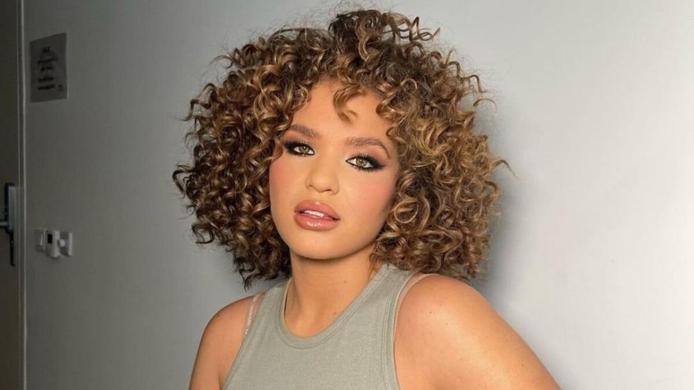 "Elle est déjà née" : Léa Haddad bouleverse le public lors du prime de la Star Academy | So Busy Girls