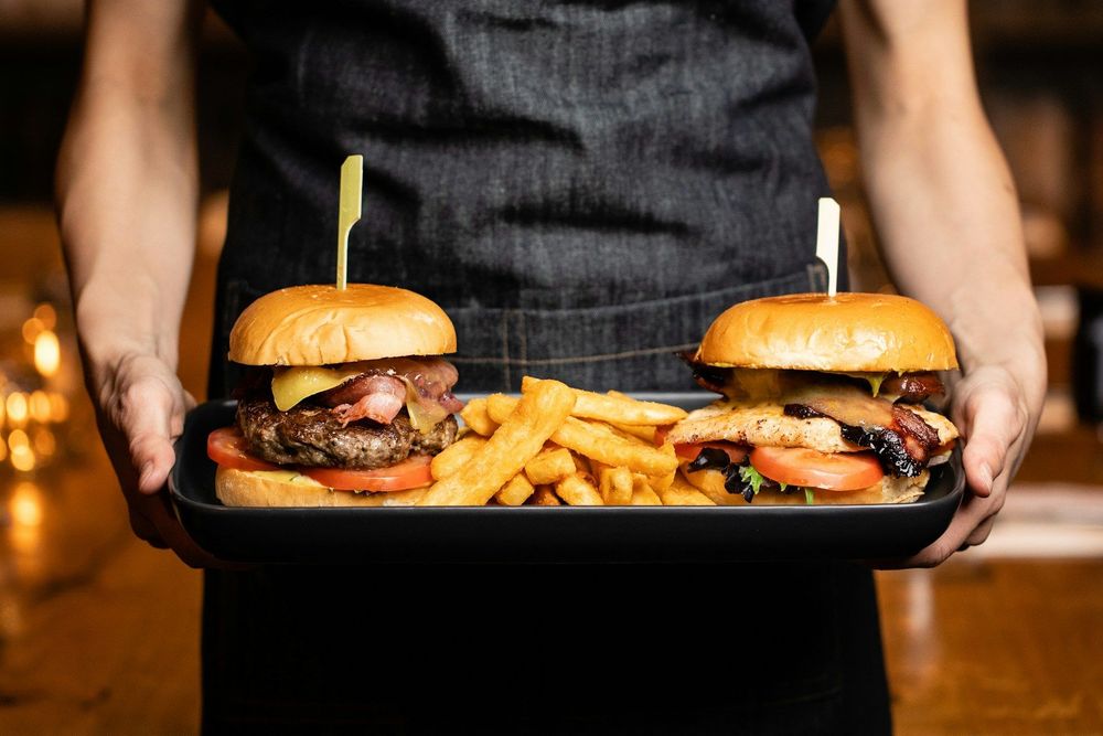 6 signes que vous mangez trop souvent fast-food | So Busy Girls