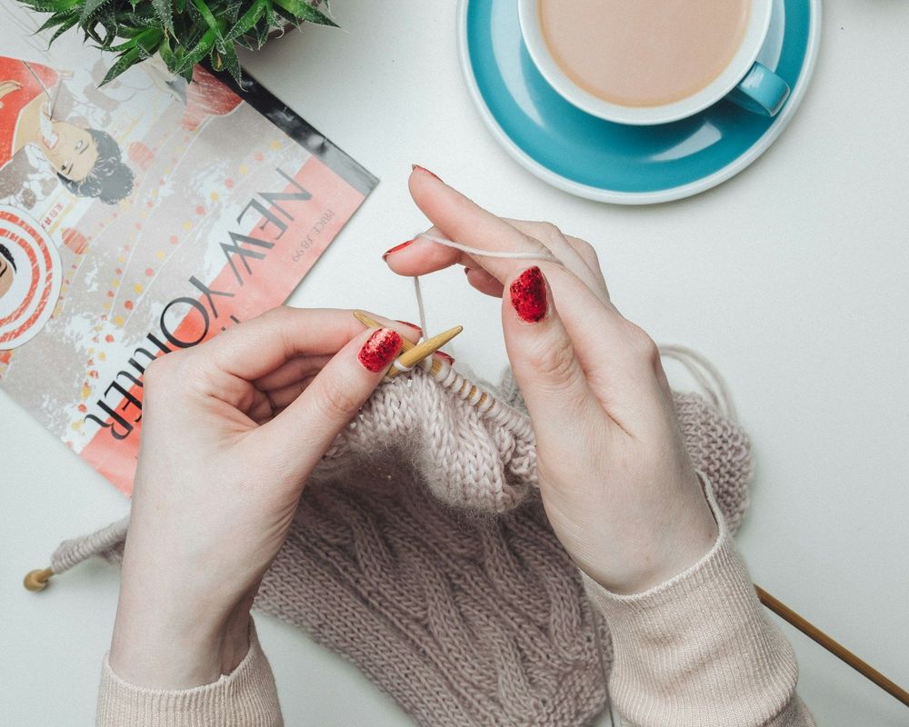 Comment organiser un cercle de tricot autour des modèles gratuits | So Busy Girls