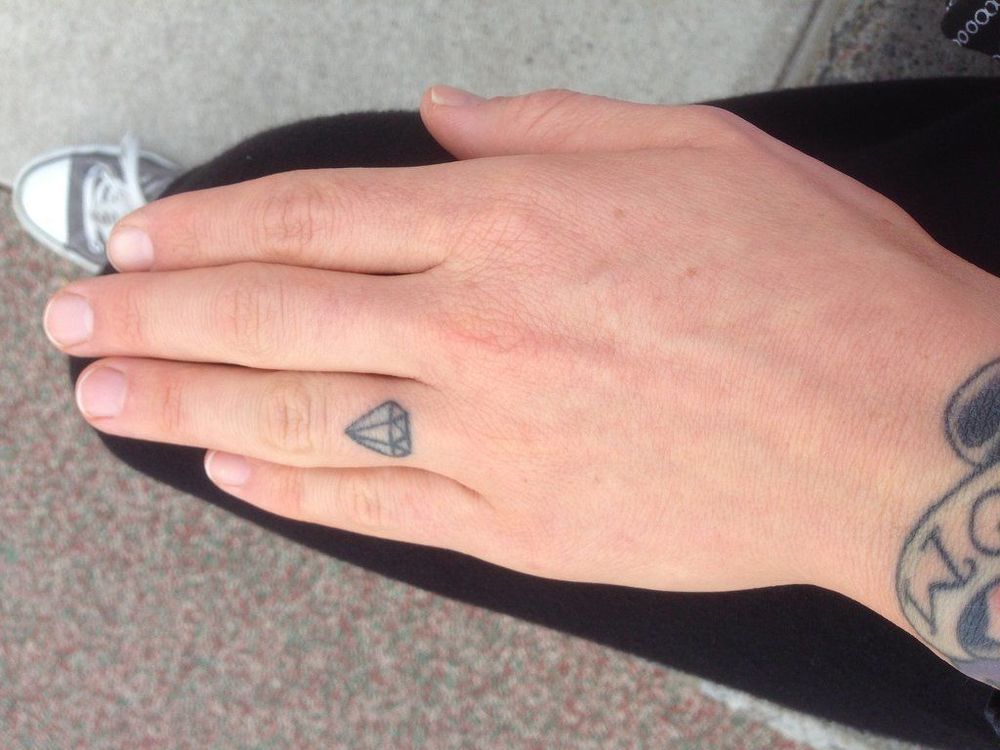 LE GENRE DE DIAMANT QU'ON N'A PAS BESOIN DE PENSER À ENLEVER | So Busy Girls
