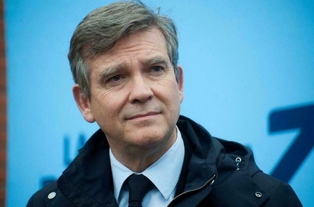 Ce que révèle vraiment le retour médiatique d’Arnaud Montebourg à 63 ans | So Busy Girls