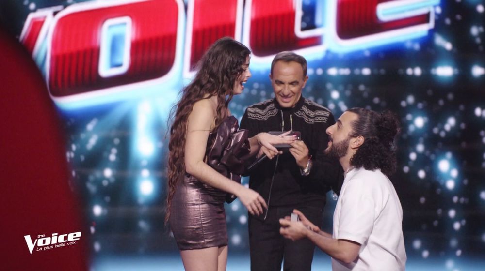 “Qu’est-ce que j’ai fait ?” : ce candidat de The Voice 2026 surprend tout le monde… et sa demande en mariage fait exploser le prime | So Busy Girls