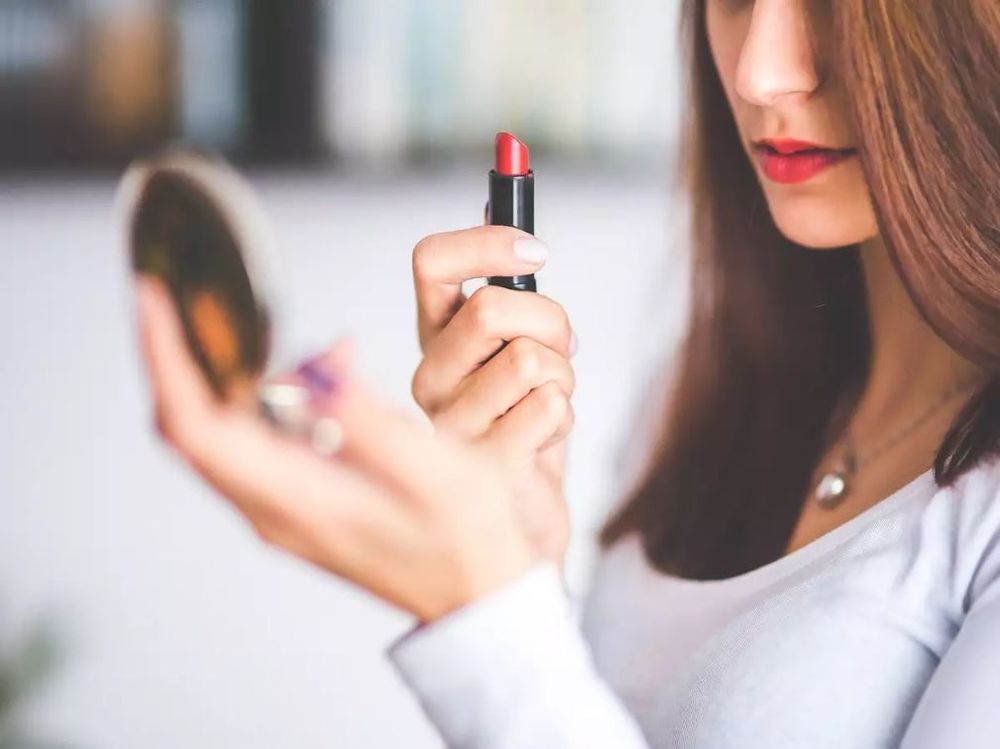 La résolution maquillage que vous devriez vraiment prendre pour 2020 | So Busy Girls