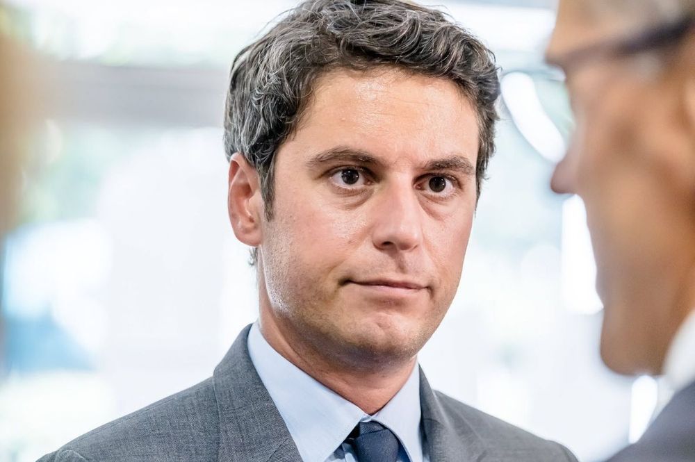 “Vous n’avez rien à faire là” : la phrase de Léa Salamé que Gabriel Attal n’a jamais oubliée | So Busy Girls