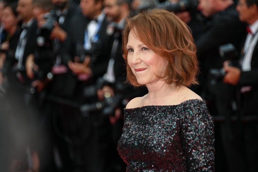 Pourquoi Nathalie Baye parlait si différemment de Sylvie Vartan et de Laeticia Hallyday | So Busy Girls