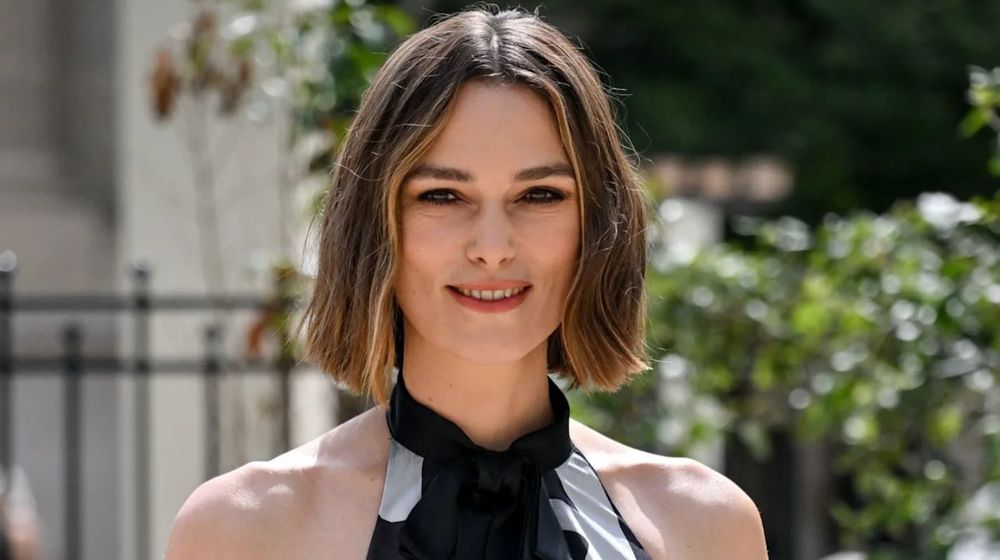 “Sale p***” : Keira Knightley raconte les années d’enfer où les paparazzis la harcelaient et l’insultaient au quotidien après Pirates des Caraïbes | So Busy Girls