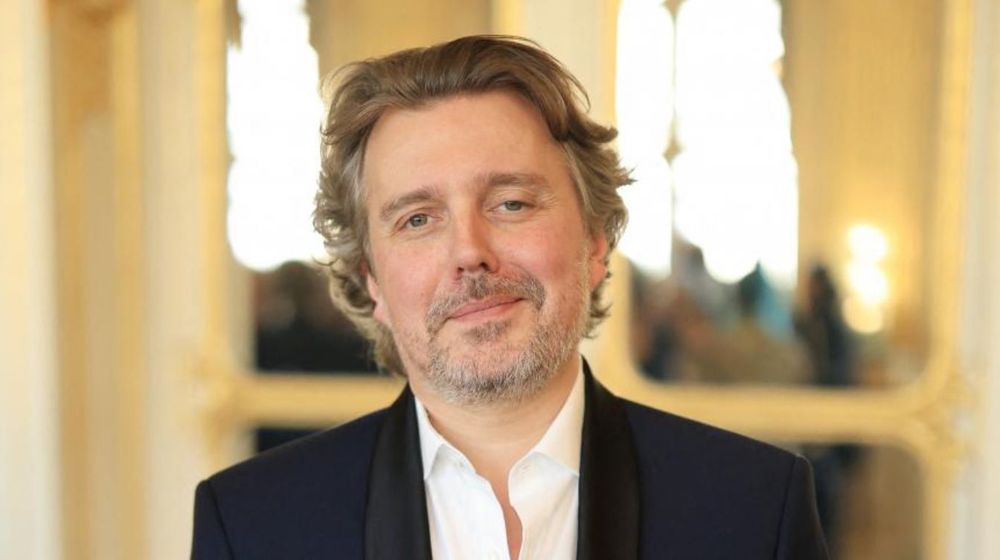 Alex Vizorek aux Molières : un discours d’ouverture tranchant qui n'a épargné personne | So Busy Girls