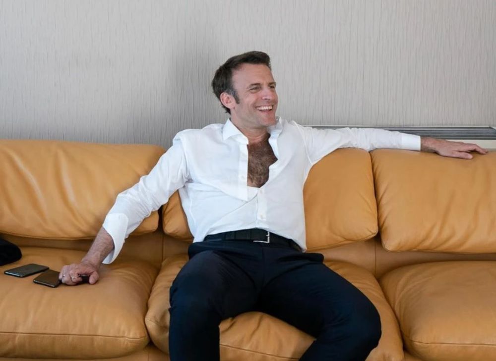 "C’est sensuel…" : ces images inédites d’Emmanuel Macron qui font parler dans Quotidien | So Busy Girls
