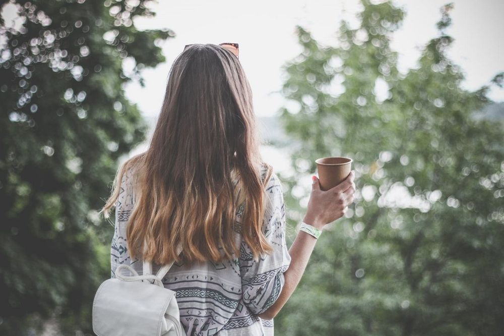 10 erreurs à ne SURTOUT PAS faire quand on a les cheveux gras | So Busy Girls