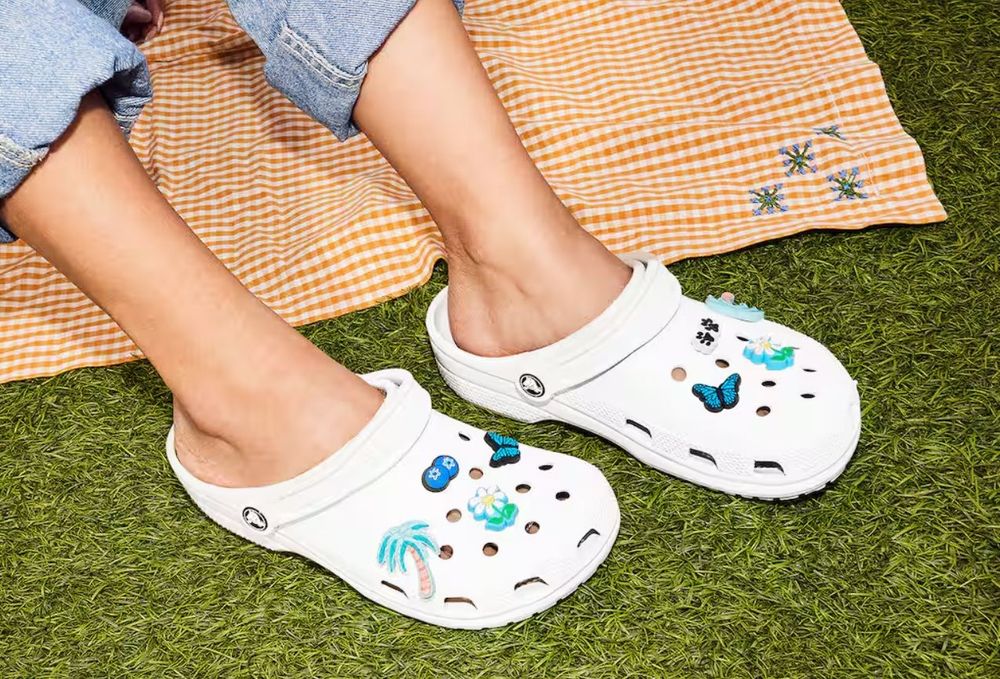 Pourquoi les Crocs ne sont vraiment pas l'idéal pour vos pieds et quelles alternatives choisir | So Busy Girls
