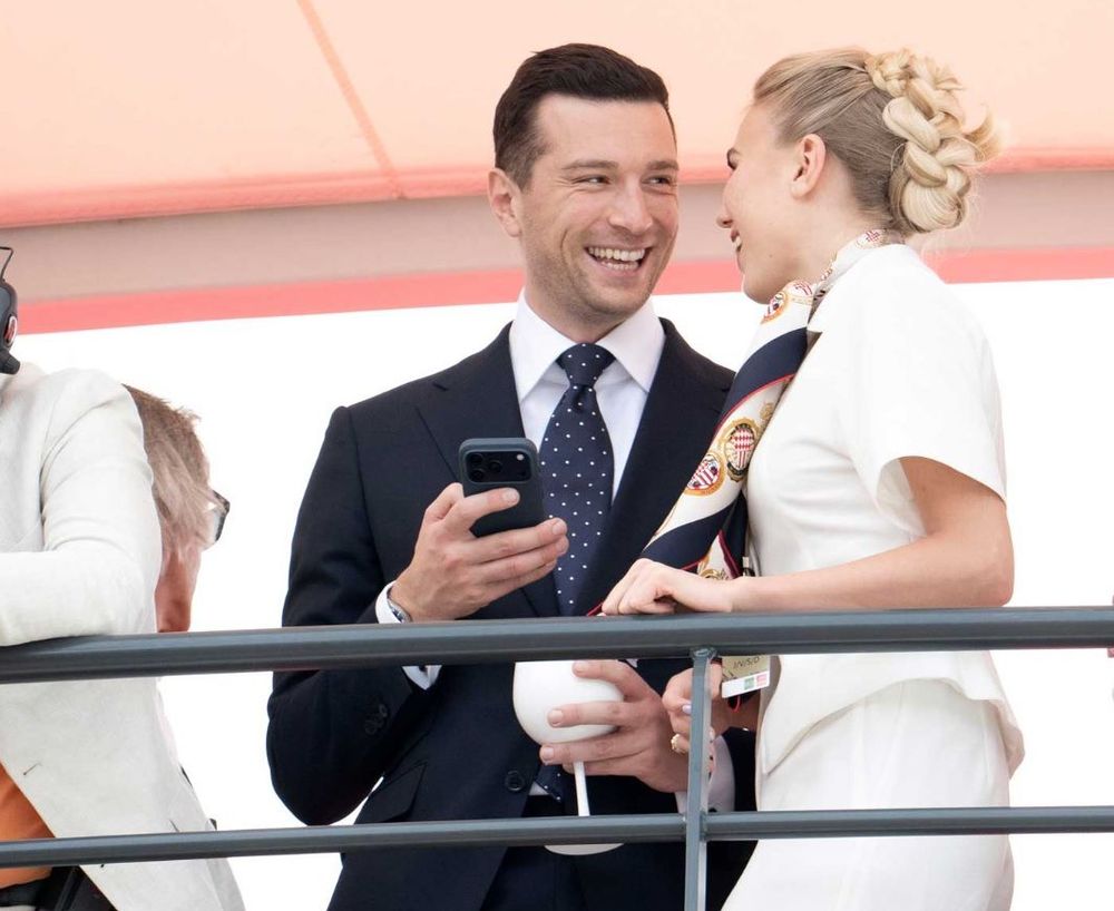 Jordan Bardella et Maria Carolina à Monaco dimanche : pourquoi leur sortie au Grand Prix a déclenché une vague de critiques | So Busy Girls