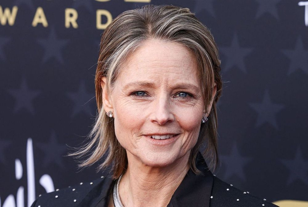 La confidence que Jodie Foster a glissée à Delahousse à la fin de l’émission, micro encore ouverts | So Busy Girls