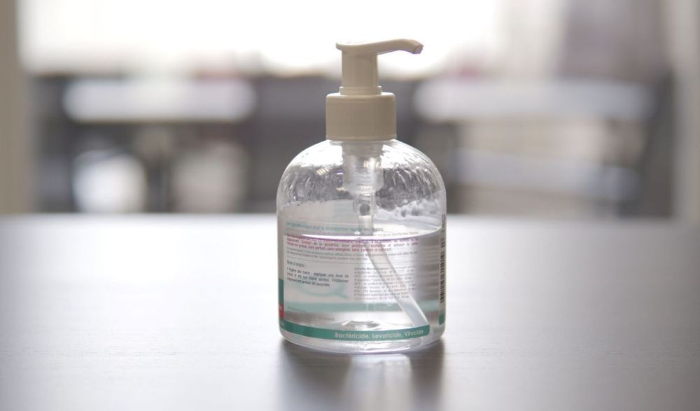 Peut-on vraiment fabriquer son gel hydroalcoolique soi-même ? | So Busy Girls