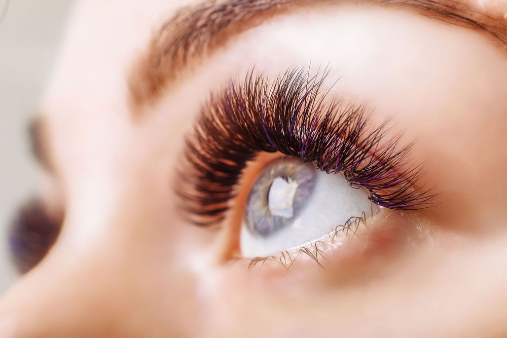 10 choses que toutes celles qui ont des extensions de cils comprendront | So Busy Girls