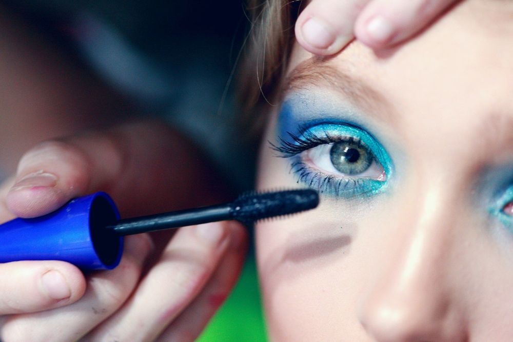 L'astuce simple et rapide quand votre mascara fait des paquets | So Busy Girls