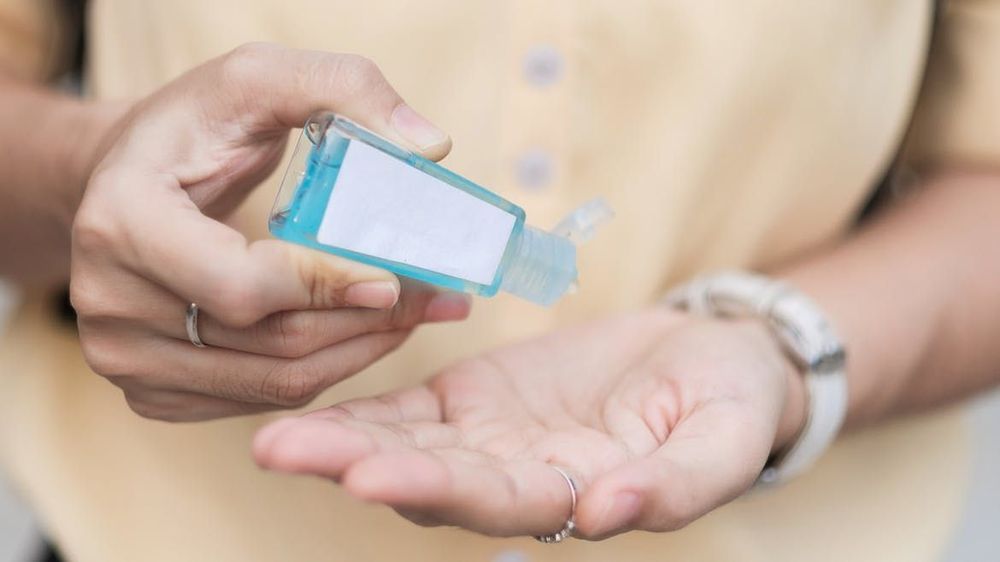 Pourquoi le gel hydroalcoolique ne peut pas remplacer un lavage des mains à l'eau et au savon | So Busy Girls
