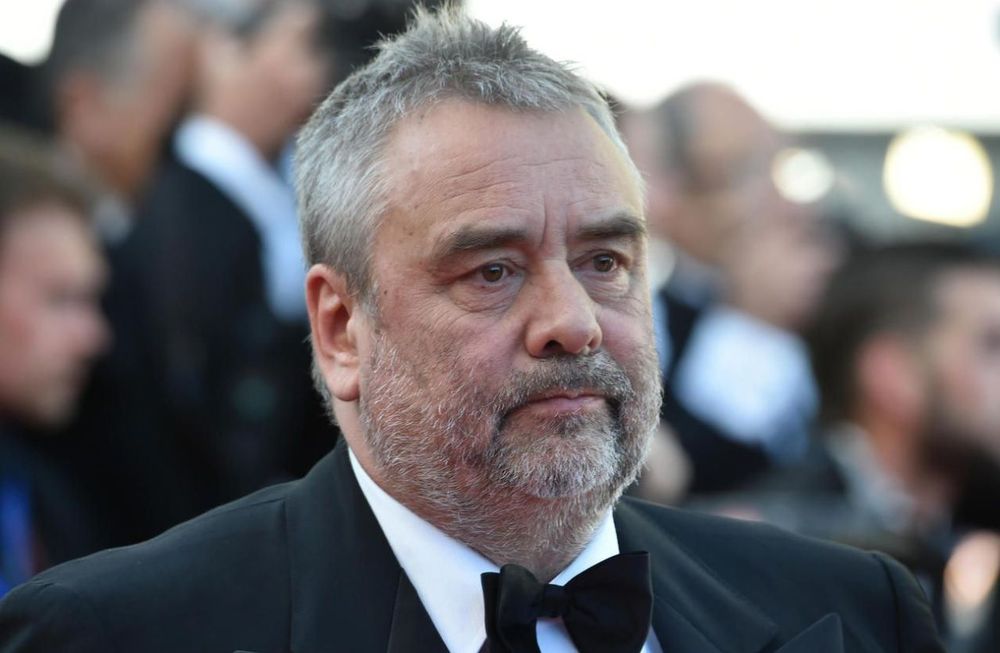 Affaire du cerf abattu chez Luc Besson : l’appel surprise d’un chasseur relance la bataille judiciaire | So Busy Girls