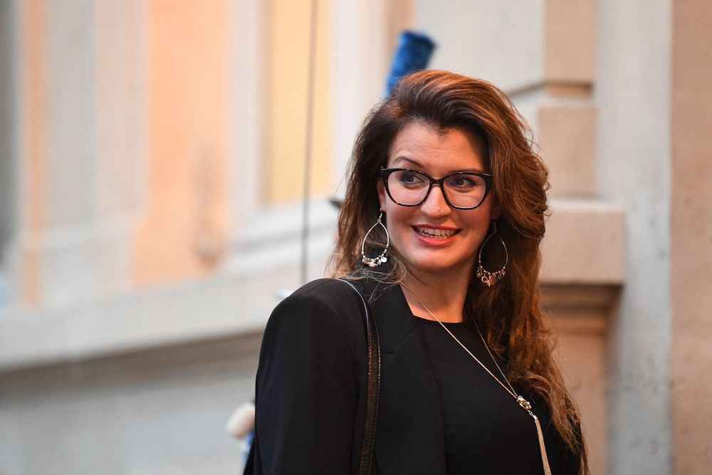 "Les profs n'ont pas toujours été très sympas" : Marlène Schiappa raconte le comportement surprenant de certains profs envers sa fille | So Busy Girls