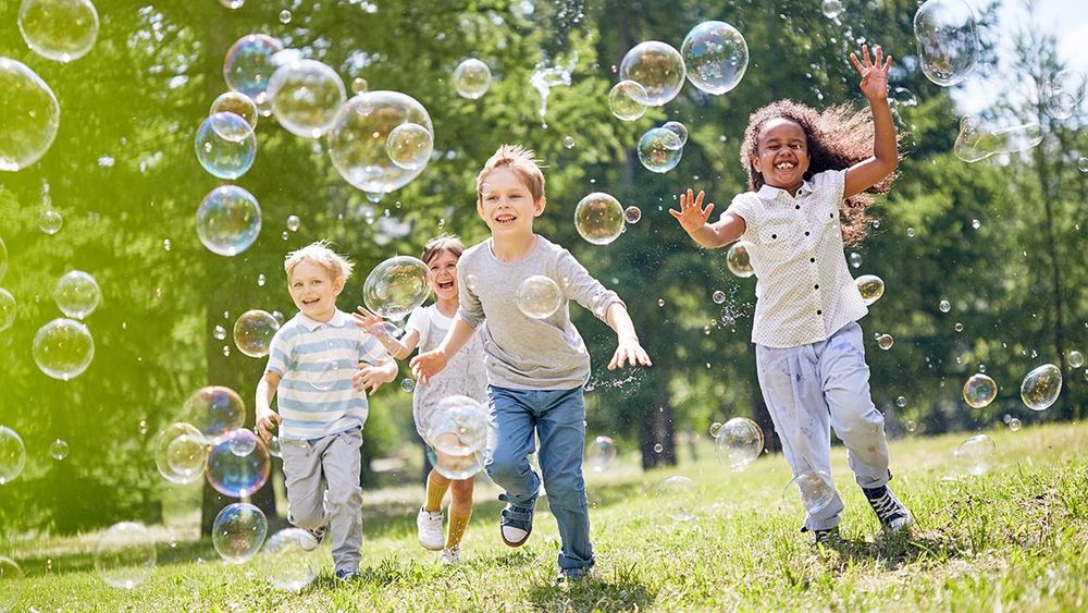 15 idées de jeux sympas pour occuper les enfants pendant les vacances | So Busy Girls