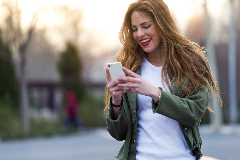 Pourquoi mettre des émojis dans ses messages permet de séduire plus facilement | So Busy Girls