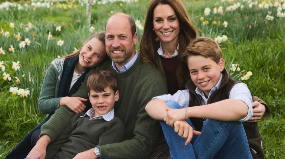 Kate Middleton et le prince William aperçus en pleine visite secrète d’un collège : le destin scolaire du prince George pourrait basculer | So Busy Girls