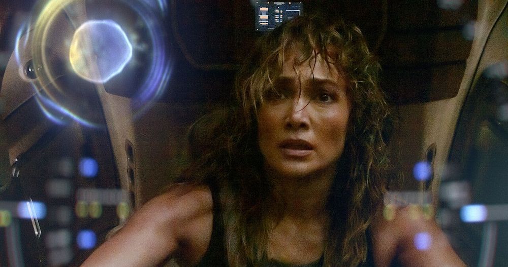 Jennifer Lopez dans un thriller futuriste : découvrez la bande-annonce spectaculaire d'« Atlas » sur Netflix | So Busy Girls