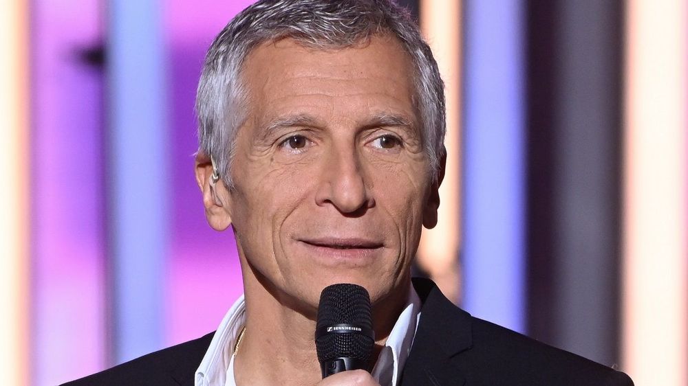 « Qu’il crève » : Nagui, victime d’un accident, a dû animer Les Victoires de la Musique blessé et sans remplaçant | So Busy Girls