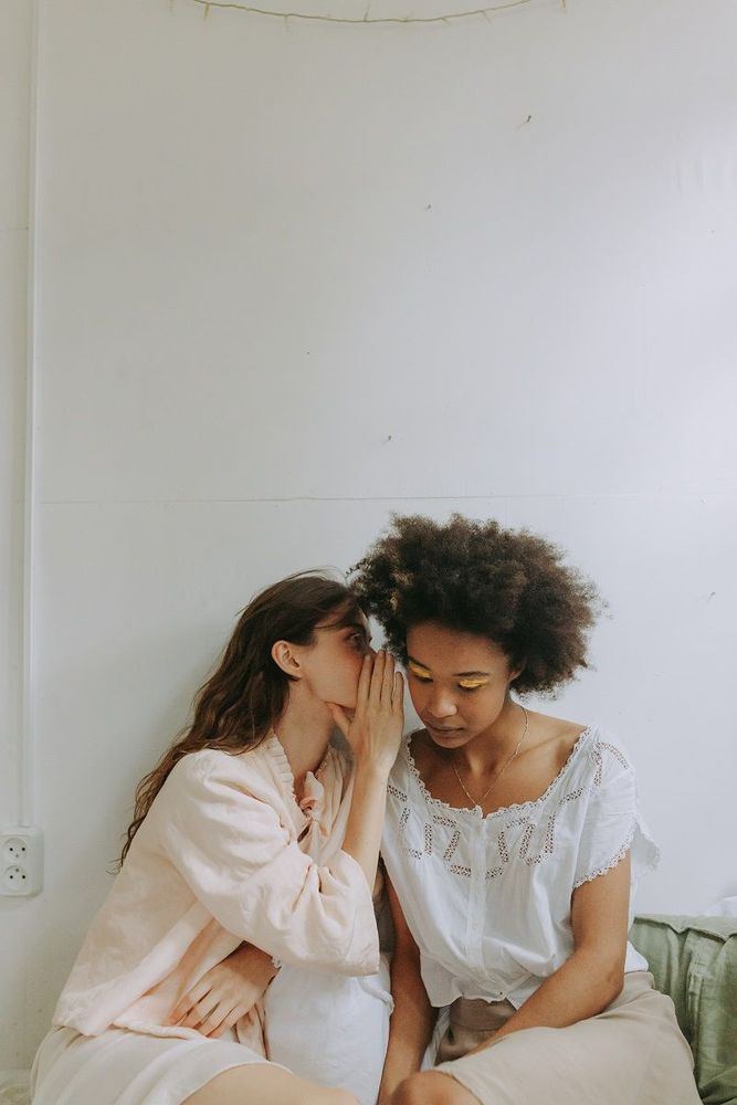 Voici les signes astrologiques qui n'arrivent pas à garder un secret (et les plus fiables de tous) | So Busy Girls