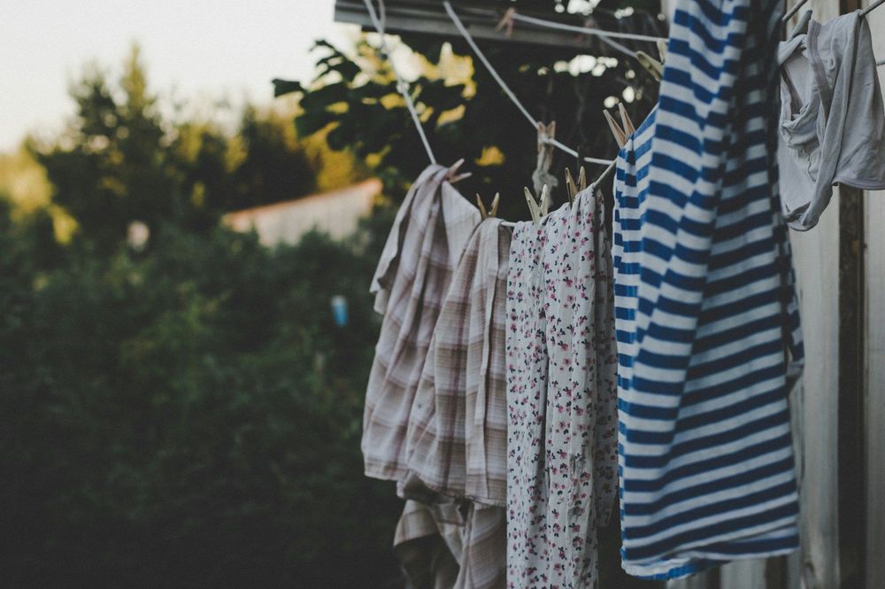 Découvrez cette astuce japonaise imparable pour sécher vos vêtements plus rapidement et sans effort | So Busy Girls