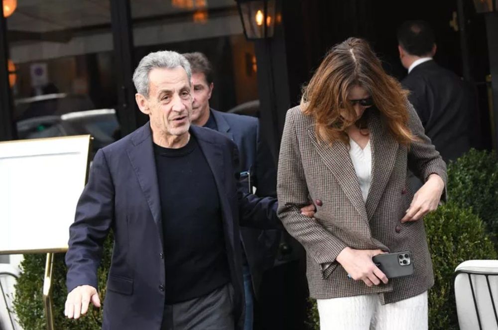 Le compliment de Marine Le Pen à Carla Bruni qui a profondément marqué Nicolas Sarkozy | So Busy Girls