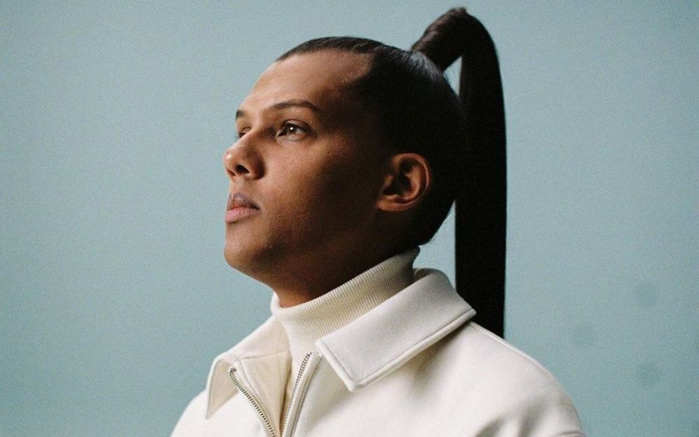 Stromae fait son grand retour après deux ans d’absence avec une annonce inattendue | So Busy Girls