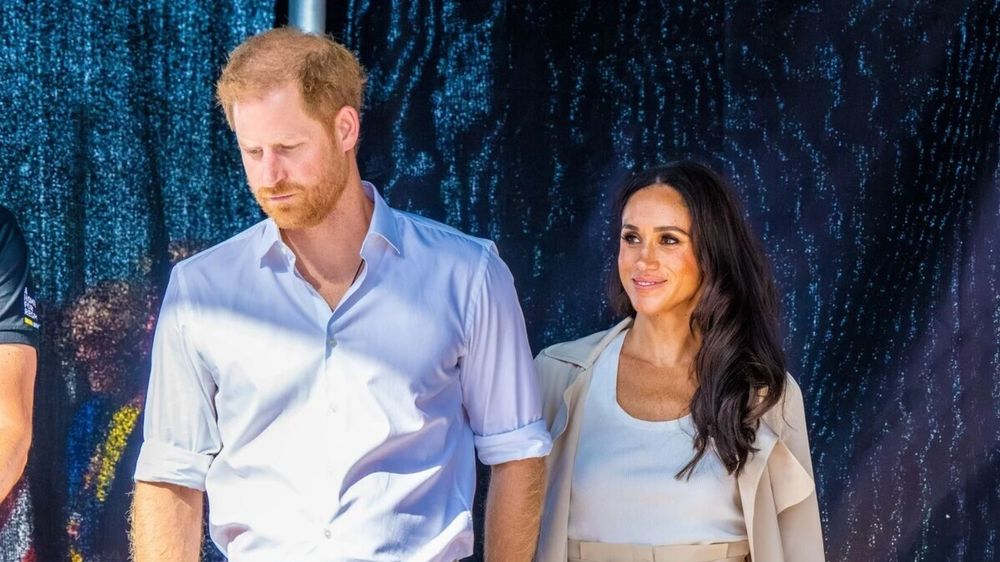Meghan Markle face à ce geste envers Harry : ces images qui ont glacé l’ambiance en pleine visite | So Busy Girls