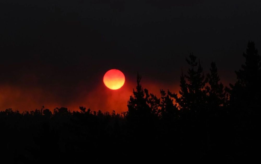 Soleil rouge en France : l'explication derrière ce phénomène spectaculaire | So Busy Girls