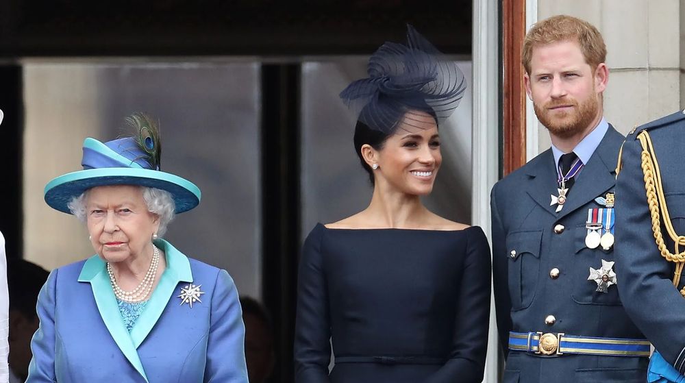 « Elle prenait ses précautions avec lui » : ce geste discret d’Elizabeth II face au prince Harry fait réagir | So Busy Girls