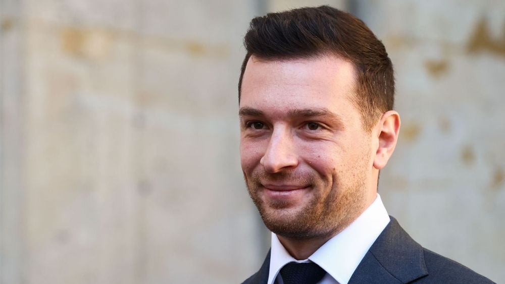 Après les rumeurs de rupture, Jordan Bardella dévoile pour ses 31 ans la photo que personne n’attendait | So Busy Girls