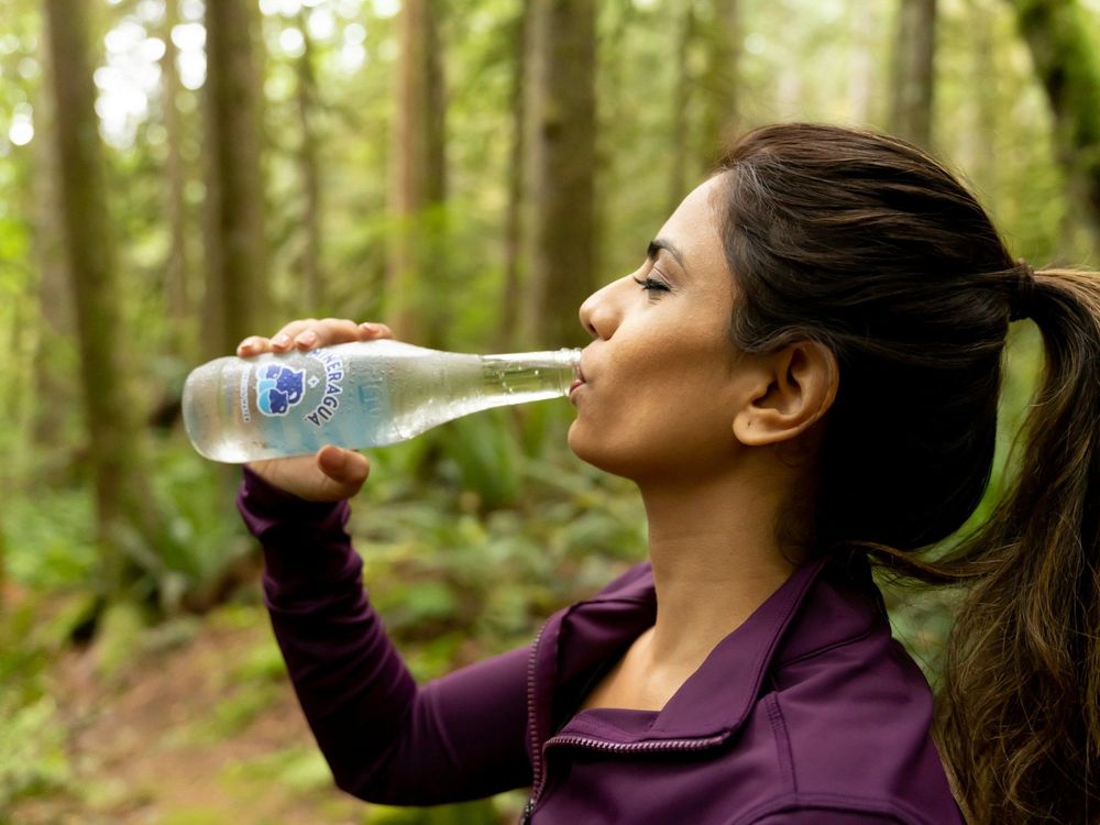 Combien d’eau faut-il boire quand il fait très chaud ? Les repères utiles pour éviter la déshydratation | So Busy Girls