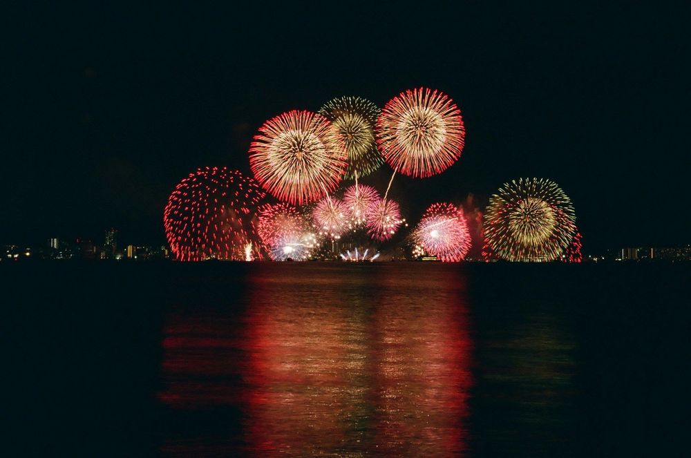 Feu d’artifice avec des enfants : comment préparer la soirée pour éviter les larmes | So Busy Girls